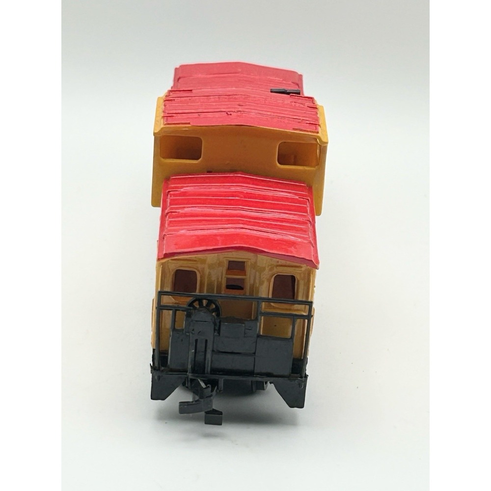 Bachmann HO Scale Red Yellow Union Pacific Freight Train Caboose‎ UP 25743 - Picture 6 of 8